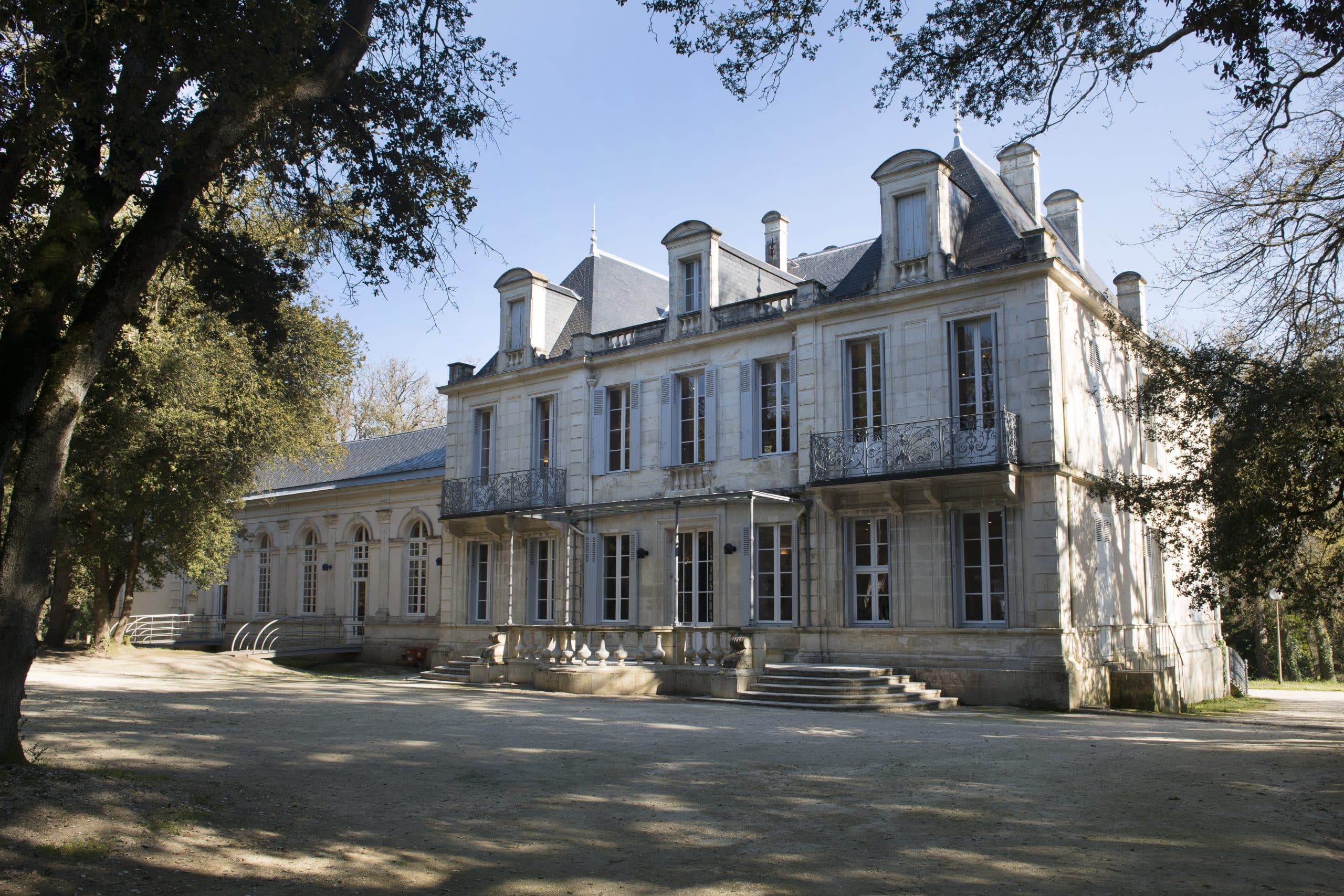 1-salons-du-parc-scaled